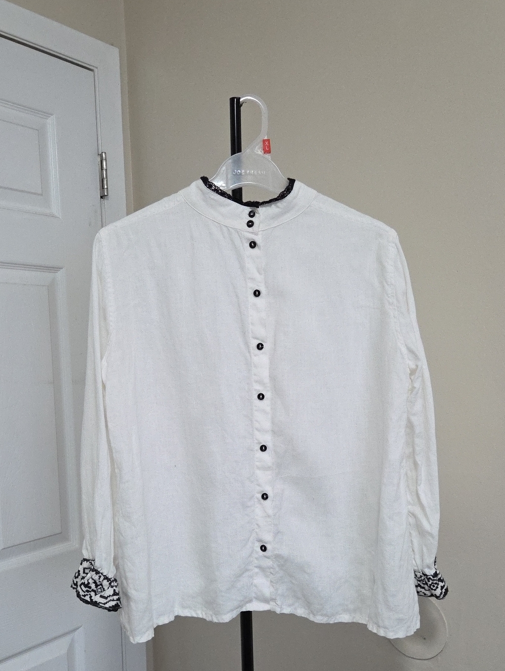 White Linen Long-Sleeve Button-Up Shirt with Contrast Trim